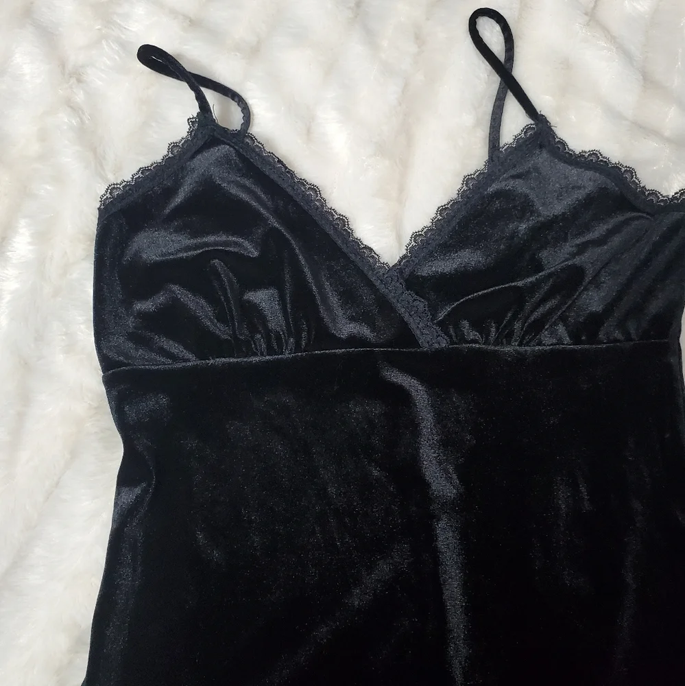 BLACK CRUSHED VELVET LACE LINED FORM FITTING DRESS! - Picture 9 of 14